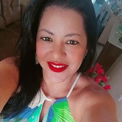 Ñ me procure nas evidências,nem nas coisas fáceis,sou + intensa!Me escondo na delicadeza,na sutileza.Só existo na alma sensível,de uma mulher q vc ainda ñ viu!