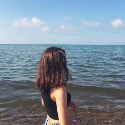 َ حَسنة طبايّع وزينة مواجيّب َ .