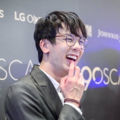 ไม่ต้องห่วงติดเหลือง • Fuck Government Need Space // รีศลป.ไทย / เกร็ดความรู้ / หนัง / การเมือง // รูปดิสคือรูปพอร์ช // fan account