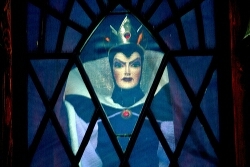 PeepingQueen's profile picture. 