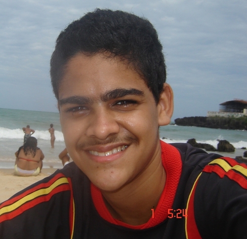18 anos,estudante.Cristão(protestante).Curto muito as amizades.Membro da IBAV!