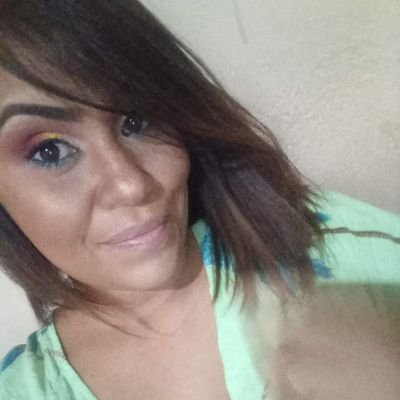 Keila24883668's profile picture. Aquariana, completamente maluca, desorganizada, sem tempo, sem jeito, e cheia de defeitos, sem senso nenhum de direção, antissocial