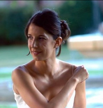 EvaGarmon's profile picture. Algunos caminamos bajo la lluvia, el resto... simplemente se mojan.