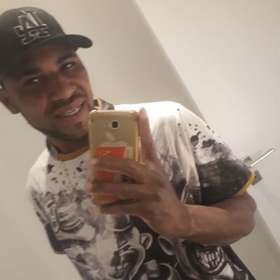 Olá eu só Vagner tem 32 anos gosto de tudo da vida