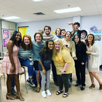 Assistant Principal Hendersonville High 💛🖤/Language Lover/ AP Rater/ Wife/ Mother / T1D Advocate/ 💃🏻📚📓💍👩👧👦💙