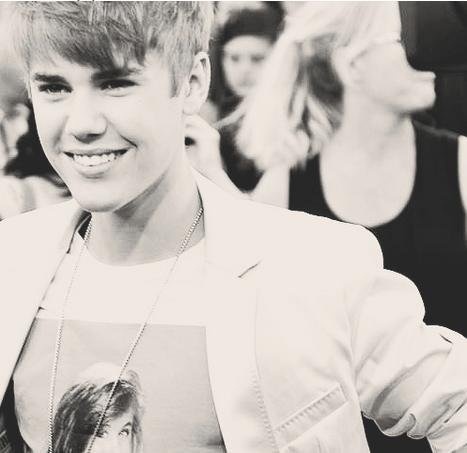 Whatsup?:) 
follow if ur BELIEBER;D
   xx