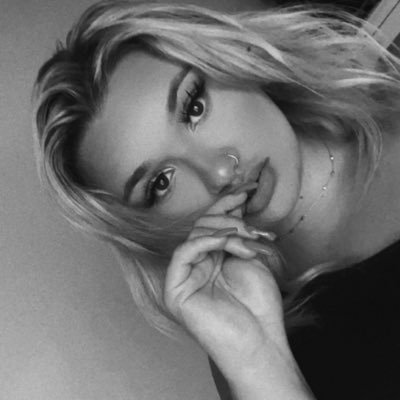 heyimkaityfay's profile picture. she is broken, but she is fun     ♋️