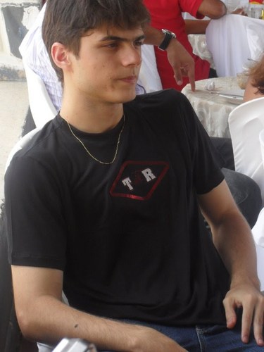 Sou seguro dos meus αtos;
　 dos meus ideαis; e de quem sou. :3