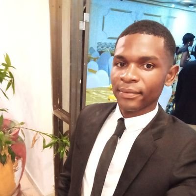 Ma devise : '' Tu me follow, je te follow back.
NB: Tu unfollow je découvre, je te bloque.
Je follow back à la minute