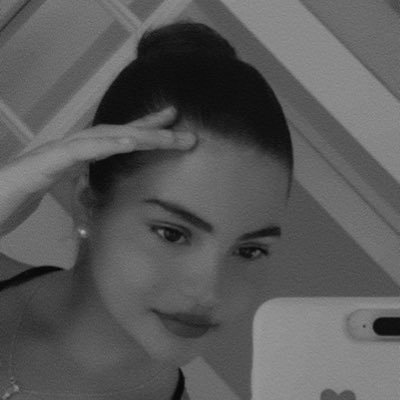 todavia llevo tu foto en mi funda por si me da suerte 💔