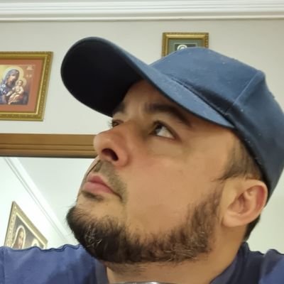 Católico Conservador (Missa Tridentina) e considero uma maldição para mundo o comunismo e o socialismo Se vc é de esquerda passe longe daqui