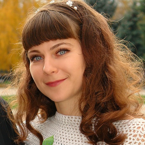 Замужняя дама с двумя детьми. В каждом человеке — солнце. Только дайте ему светить. Сестра @SARRENTO.  Тоже умная и красивая. Весёлая и озорная.