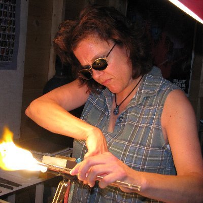New Englander who loves to MELT Borosilicate glass(Pyrex)🔥 . I ❤animals, humor, math, science and MUSIC #Raptors #Wildlife #DeepSea #Mbari