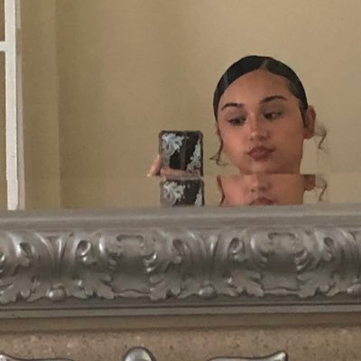 delizsaaa's profile picture. smd whomp 
i love lesbos