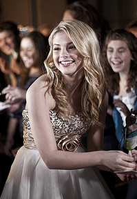 READ HERE for my bio: http://t.co/VEUgbatlWM ♥ I had alot to say, i honestly can't explain how much i love Stefanie! She's my hero. ♥