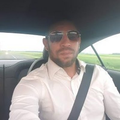 ingénieur en conception d'application Web et mobile dans la vie de tous les jours 24/24 , j'adore les jeu vidéos et travailler dessus🎮🕹🕹🎮