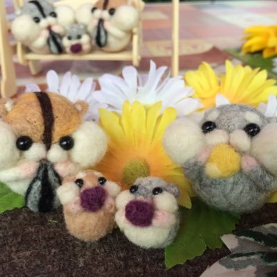 yumewarabi's profile picture. 育児の傍らひたすら手芸に勤しんでおります。羊毛フェルト、刺繍、編み物等々、版権物等を多く作る傾向にあります。他垢で既に上げている過去作も随時上げていきたいと思っております。シャドーボックスはじめました。無言フォローすみません