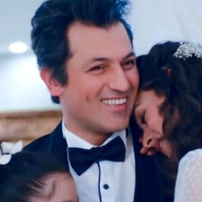 Enamorado completamente de Bahar, sus hijos son los míos también y los protegeré del mal. Amor complicado pero incondicional ❤️
#FuerzaDeMujer