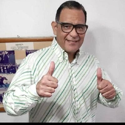 🗞 Licenciado en Comunicación Social. UCV. Comunity Manager, Locutor y Entrenador de caballos de carreras. 🎙🐎.
Mi marca: @dimensionhipica 🇻🇪