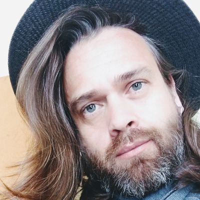 Ator, Diretor, Roteirista, estudante de Filosofia e Psicanálise...