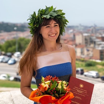 •Laurea triennale in Economia e Gestione Aziendale
•Conoscenza avanzata di inglese, tedesco e francese
•Pallavolista semi professionista