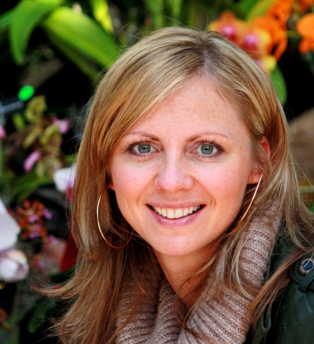 Linguist, realist, Zumbista, social media junkie, love photography, traveling, skiing, nature, animals.