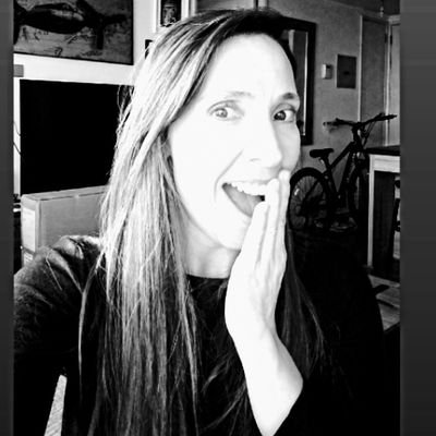 🌸Cuando la vida te presente razones para llorar, demuéstrale que tienes mil y un razones para reír. 😁⚜️🤗💗