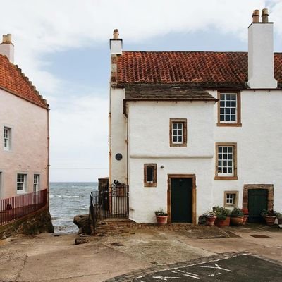 Linguistics, archaeology, palaeography, cats, knitting, swimming. Tea addict. Cozy mysteries. Mentally in Scotland or Ireland. Libraries = brilliant.