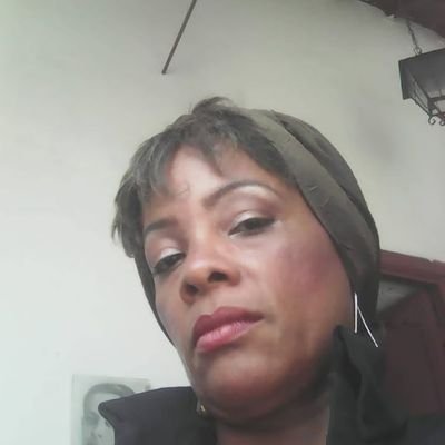 Actriz, Coach en preparación actoral, Doc. Esp., de teatro, Dir. de escena, Diseñadora Teatral; 2 premios regionales, 1 nacional como actriz de carácter.