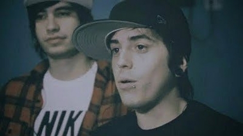 Fc feito para o meu maior orgulho @bandacine Criado Dia:01/07/2011 você me faz te amar apenas por ser quem você é!