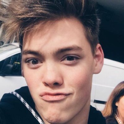 ~ she/her
~ not impersonating
~ Limelight since 2018
~ just a daily updates about the boys
~ lane : Zach
~ Cheat lane : i still havent figure it out