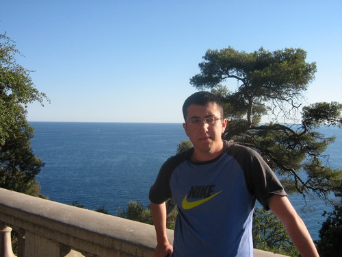 Ingeniero de Telecomunicacion. 
Principal Software Engineer (Android)
Socio y accionista del Real Oviedo.