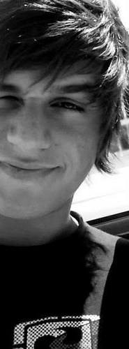 x/ o menino que te encαntα,
x/ o gαroto que te fαscinα,
x/ o homem que te enlouquece  ;)