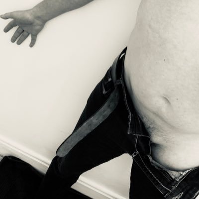 Shy but extroverted DILF/Dadbod in my 40s. filthy mind and kinky soul and hoping to find like minded people to engage with and explore NSFW fun in a safe space.