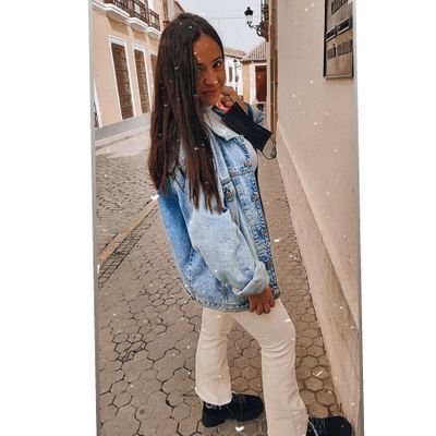 Educadora Infantil y Trabajadora Social.