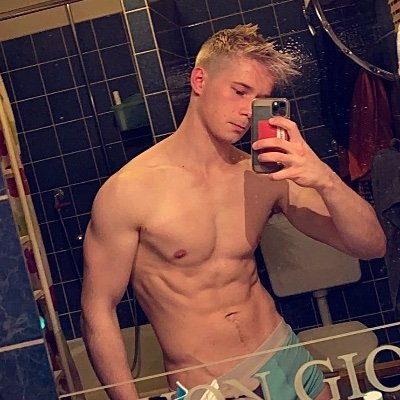Fit guy who likes being naked 😜 25% DISCOUNT ON ONLYFANS NOW 😈🎄https://t.co/US0JRX3tVT EVERY DONATION GETS  A NICE PRESENT😜