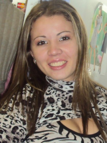 Não sou a melhor pessoa da face da Terra , mas também não sou a pior.
& Não preciso de muito para ser feliz.
