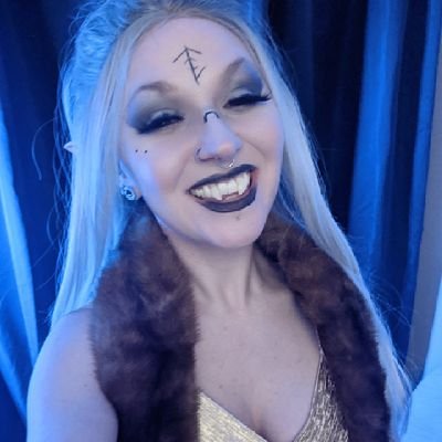 Jenna_say_what's profile picture. NEW ACCOUNT. Cosplayer. For a C- in being cool.