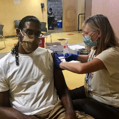 Del Paso Heights community vaccination clinic led by Dr. Kawanaa Carter. Breaking down barriers to increase vaccine accessibility in underserved communities.