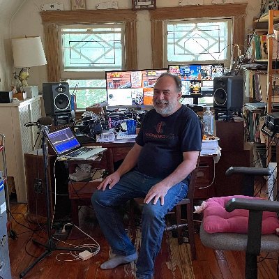 Radio Producer, Documentarian, Certified
Sound Accumulator, Field Recordist, Serious Listener. https://t.co/UlZNXjQPqa