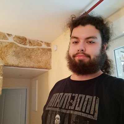 minier_arthur's profile picture. 20 ans 
L3 de Sciences-Politiques 
guitariste, bassiste et chanteur 
Fan de Rammstein et Marilyn Manson