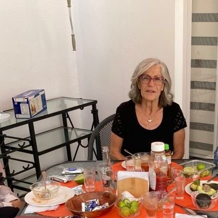Me apasiona mi familia, leer, la política entre muchas otras cosas!