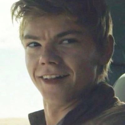 daily pictures of newt :) tweet “@newtsthnker i love newt” for a pic of him!