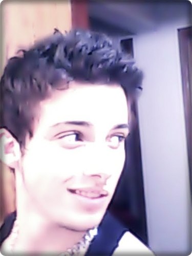Um sorriso não custa nada, mas cria muitas coisas.