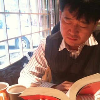 zzangdol70's profile picture. 단행본 출판계에 몸담은지 어언 20여년이 되어가는  출판인입니다. 현재는 살림출판사 마케팅본부장으로 일하고 있습니다. 두산베어스, 퍼즐맞추기, 이가체프커피, 독서, 요즘은 버라이어티 오락프로 시청이 주요 관심사^^, 살빼기 등등