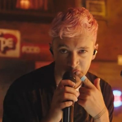 un clikkie más del montón, votando por tøp

cuenta de votos de @brittish_coffee

stan #1 de trees y de vessel