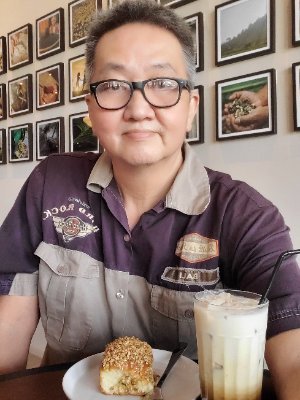 Being Happy isn't Sin.
Penikmat kopi, pengangguran tidak berdasi, owner @benihkopi palmerah, tukang ngobrol. 
#sayacintankri #janganlupabahagia