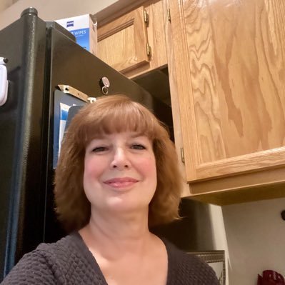 I'm a Christian, & love to listen to & play Christian music on my keyboard.love Peter Furler, Phil Wickham, Leeland & Chris Tomlin's music. Go to Calvary Chapel