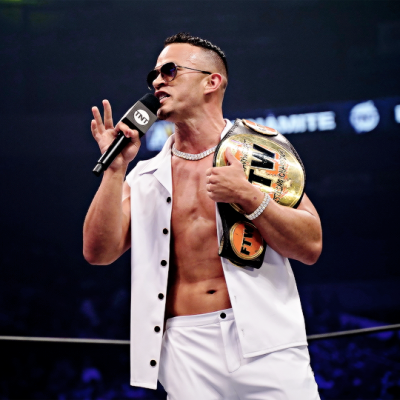 MakeMeAGQModel's profile picture. Never accept for something below you or just average... when you simply can be absolute.  —— NOT @starkmanjones.