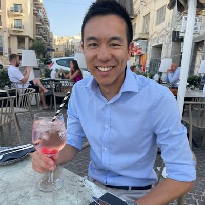 Consultant in Diabetes, Endocrinology and GIM. Author, pianist and Arsenal fan